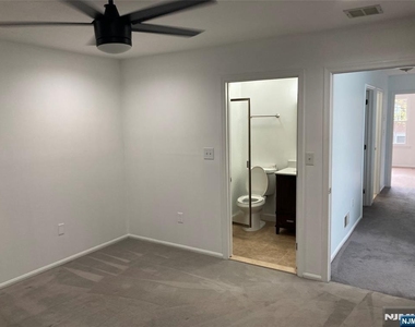 2388 Quill - Photo Thumbnail 10