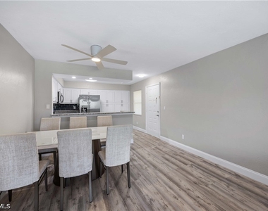228 Fox Glen Drive - Photo Thumbnail 8