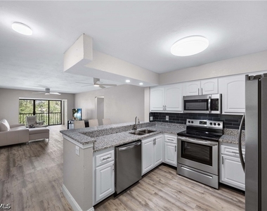228 Fox Glen Drive - Photo Thumbnail 6