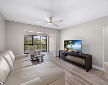 228 Fox Glen Drive - Photo Thumbnail 10
