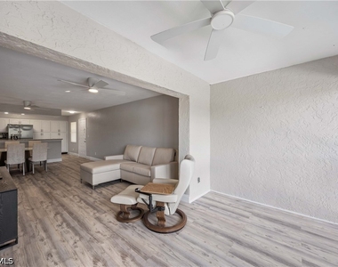 228 Fox Glen Drive - Photo Thumbnail 12