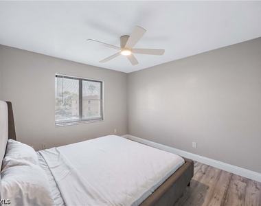 228 Fox Glen Drive - Photo Thumbnail 19