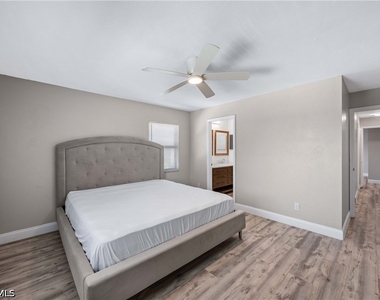 228 Fox Glen Drive - Photo Thumbnail 16