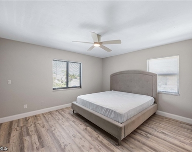 228 Fox Glen Drive - Photo Thumbnail 15