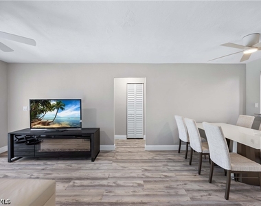 228 Fox Glen Drive - Photo Thumbnail 14