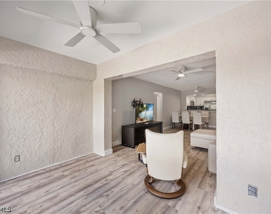 228 Fox Glen Drive - Photo Thumbnail 13