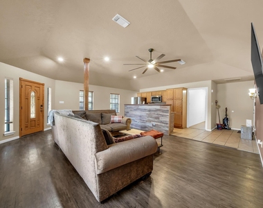 303 Shawnee Drive - Photo Thumbnail 1
