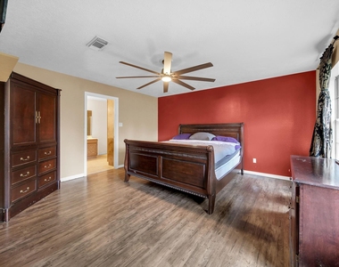 303 Shawnee Drive - Photo Thumbnail 5