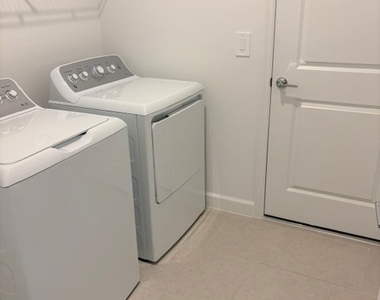 4758 Espiritu Way - Photo Thumbnail 11