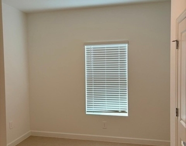 4758 Espiritu Way - Photo Thumbnail 6