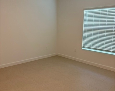 4758 Espiritu Way - Photo Thumbnail 16