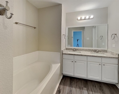 16960 Wren Hill Street - Photo Thumbnail 7
