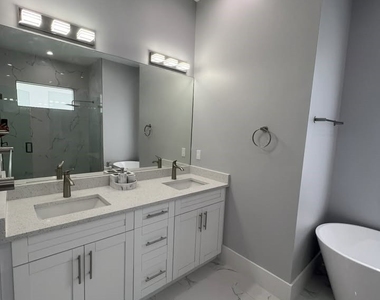 3335 16th Avenue Se - Photo Thumbnail 26