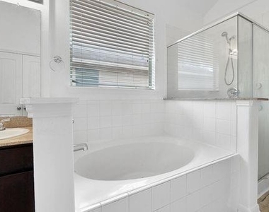 2307 Shady Tree Ln - Photo Thumbnail 20
