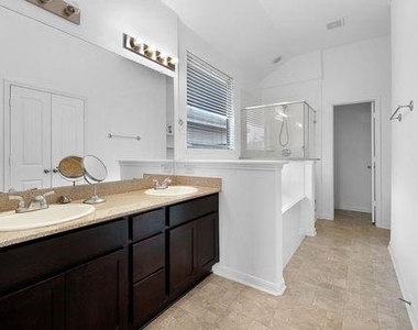 2307 Shady Tree Ln - Photo Thumbnail 11