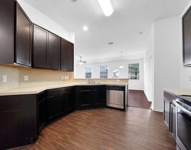2307 Shady Tree Ln - Photo Thumbnail 5