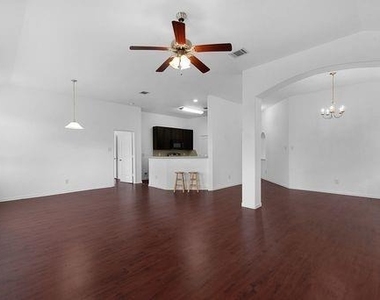 2307 Shady Tree Ln - Photo Thumbnail 3