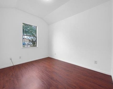 2307 Shady Tree Ln - Photo Thumbnail 19