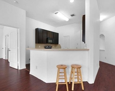 2307 Shady Tree Ln - Photo Thumbnail 6