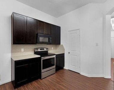 2307 Shady Tree Ln - Photo Thumbnail 7