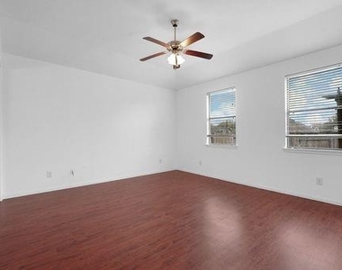 2307 Shady Tree Ln - Photo Thumbnail 9