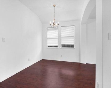 2307 Shady Tree Ln - Photo Thumbnail 4