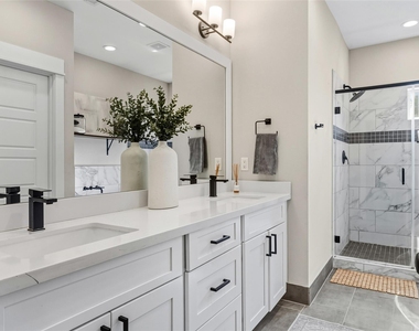 5202 Pinemont Creek Lane - Photo Thumbnail 12