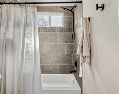 5202 Pinemont Creek Lane - Photo Thumbnail 16