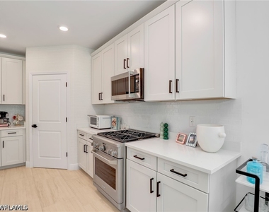16356 Viansa Way - Photo Thumbnail 17