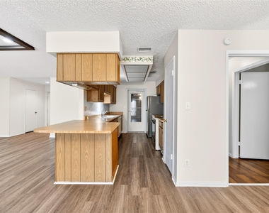 11103 Bellerive Drive - Photo Thumbnail 12