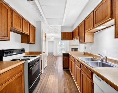 11103 Bellerive Drive - Photo Thumbnail 13