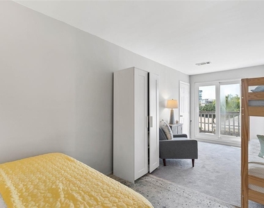 3022 Baldwin Street - Photo Thumbnail 12