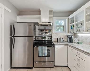 3022 Baldwin Street - Photo Thumbnail 7