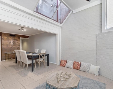 3022 Baldwin Street - Photo Thumbnail 2