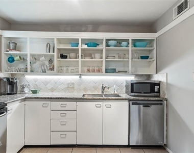 3022 Baldwin Street - Photo Thumbnail 8
