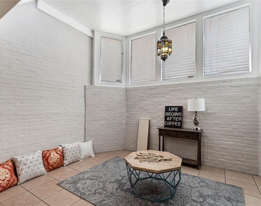 3022 Baldwin Street - Photo Thumbnail 1