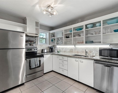 3022 Baldwin Street - Photo Thumbnail 9