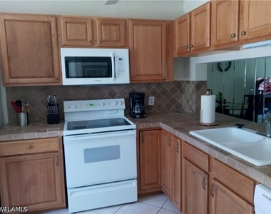 3001 Sandpiper Bay Circle - Photo Thumbnail 2