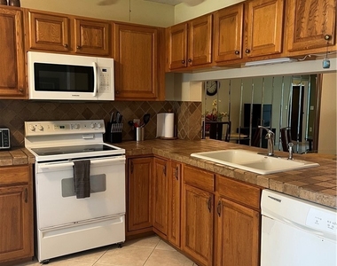3001 Sandpiper Bay Circle - Photo Thumbnail 2