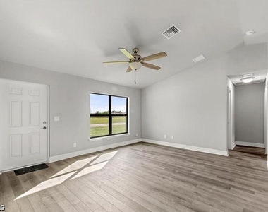 626 Nw 2nd Lane - Photo Thumbnail 4