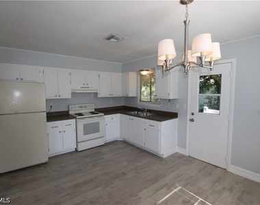 2445 Thomasson Drive - Photo Thumbnail 2