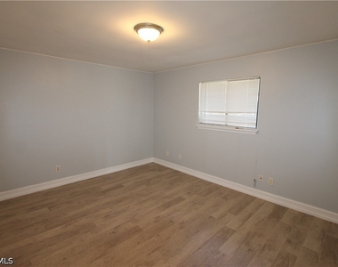 2445 Thomasson Drive - Photo Thumbnail 8