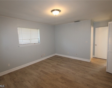 2445 Thomasson Drive - Photo Thumbnail 10