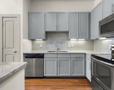 1616 W Dallas Street - Photo Thumbnail 1