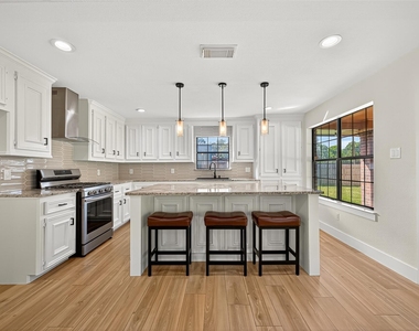 11507 Oak Valley Drive - Photo Thumbnail 15