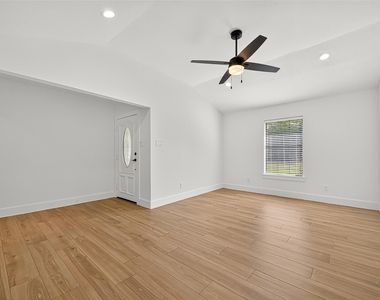 11507 Oak Valley Drive - Photo Thumbnail 8