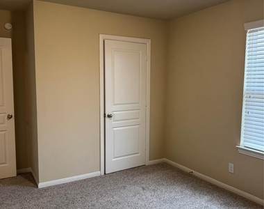8127 Almera Falls - Photo Thumbnail 19