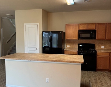 8127 Almera Falls - Photo Thumbnail 6