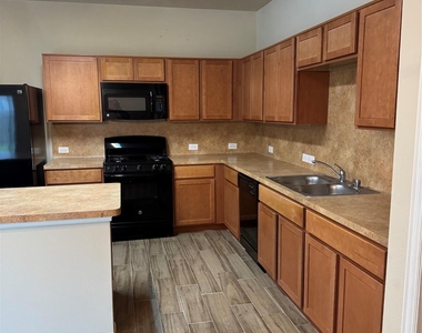 8127 Almera Falls - Photo Thumbnail 7