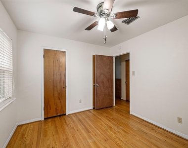 8110 Bob White Drive - Photo Thumbnail 12